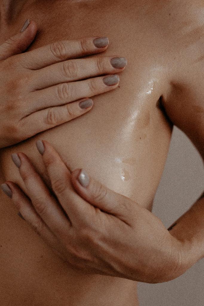 Eclat Soin Urea Body Cream for Rough Skin applied to smooth and nourish the body